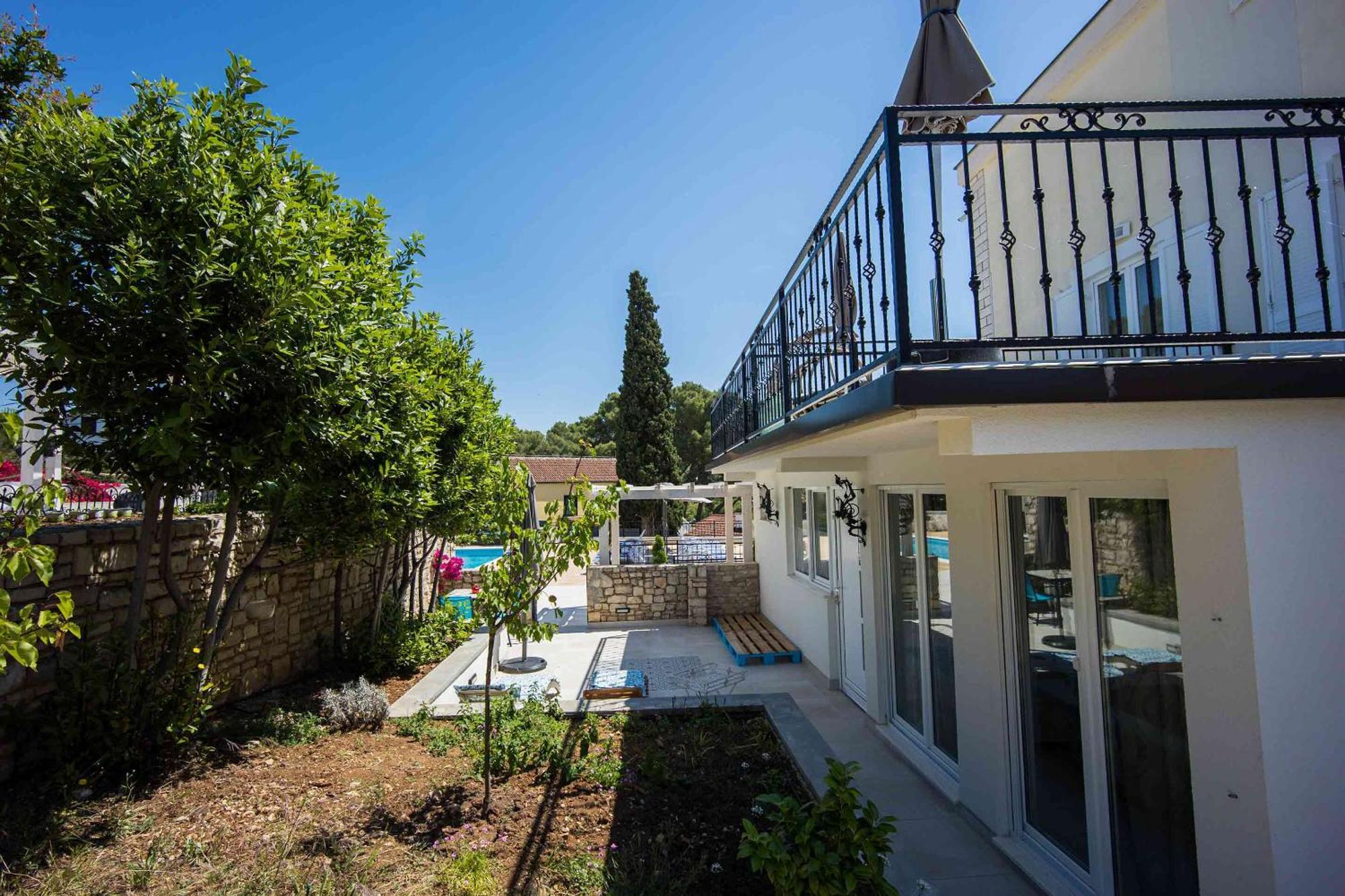 Boutique Guesthouse Sveti Petar, On The Beach, Heated Pool & Boat Berth - Adult Only Nečujam エクステリア 写真