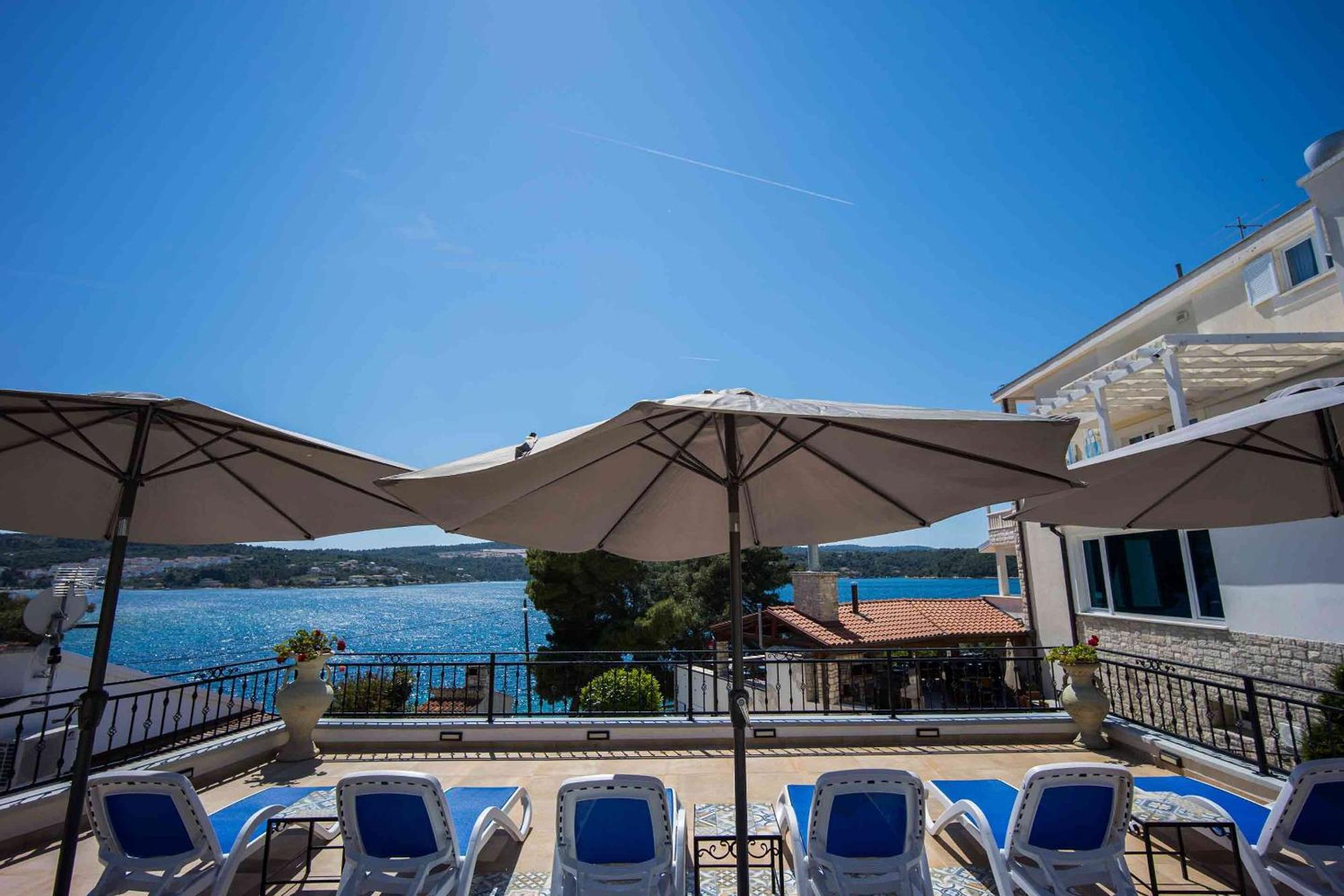 Boutique Guesthouse Sveti Petar, On The Beach, Heated Pool & Boat Berth - Adult Only Nečujam エクステリア 写真